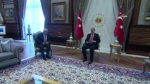 Nuevo premier turco presenta gobierno de fieles a Erdogan