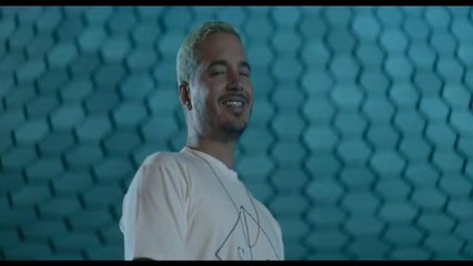 El reguetonero J Balvin no es "Bobo" y pone al mundo a cantar en español -