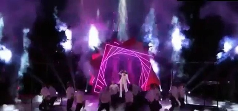 Ariana Grande and Christina Aguilera - Into You & Dangerous Woman (The Voice Final)
