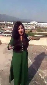 larki nawaz sharif ko kya keh rhi hai khud hi sun lo nawaz sharif sharm kro. beautiful girl imran khan supporter bashing