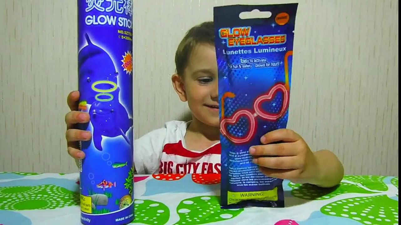 РАСПАКОВЫВАЕМ 100 GLOW STICKS И ОЧКИ Glow Eye Glasses ОСВЕЩАТ ВЕСЕЛО НЕОБЫЧНО