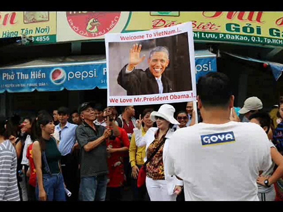 Người Dân Sài Gòn Đứng Đợi Siêu Xe Của Tổng Thống Barack Obama Đến Chùa Ngọc Hoàng P1