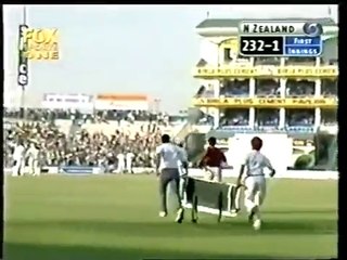 Hilarious test match incident, Richardson screaming