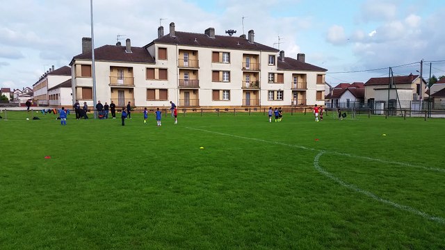 Entraînement du 24 mai des u 6 à u13 au stade des droit de l enfance a romilly sur seine portugais