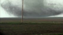 Impressionnantes images de multiples tornades au Kansas