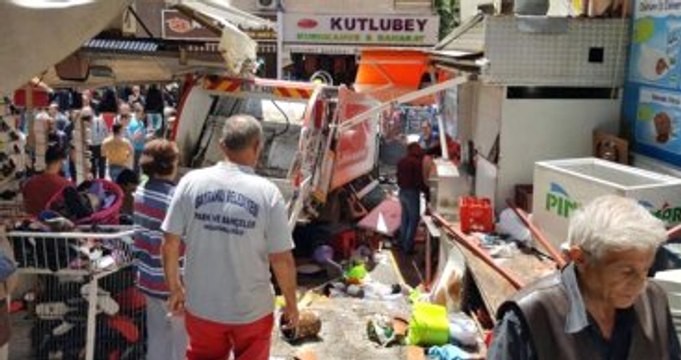 Freni Boşalan Çöp Kamyonu 900 Metre Yokuş Aşağı Sürüklendi