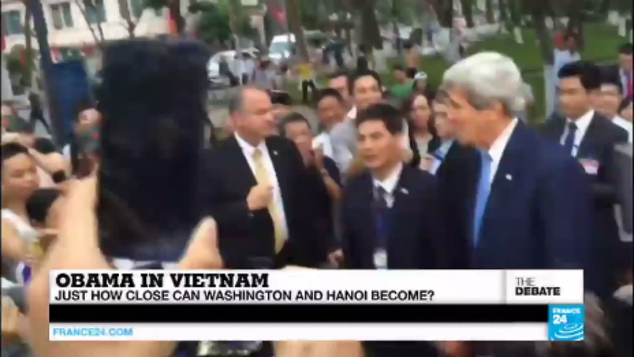 Obama, "who can feel far removed from everyday":  "forges strong personal connection with people"