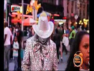 il refuse de répondre  à Dame Sene,  Regardez ce que Le Chanteur  lui dit...