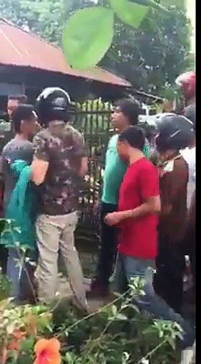 Ugal Ugalan membawa mobil, Remaja ini Di Pukulin Warga