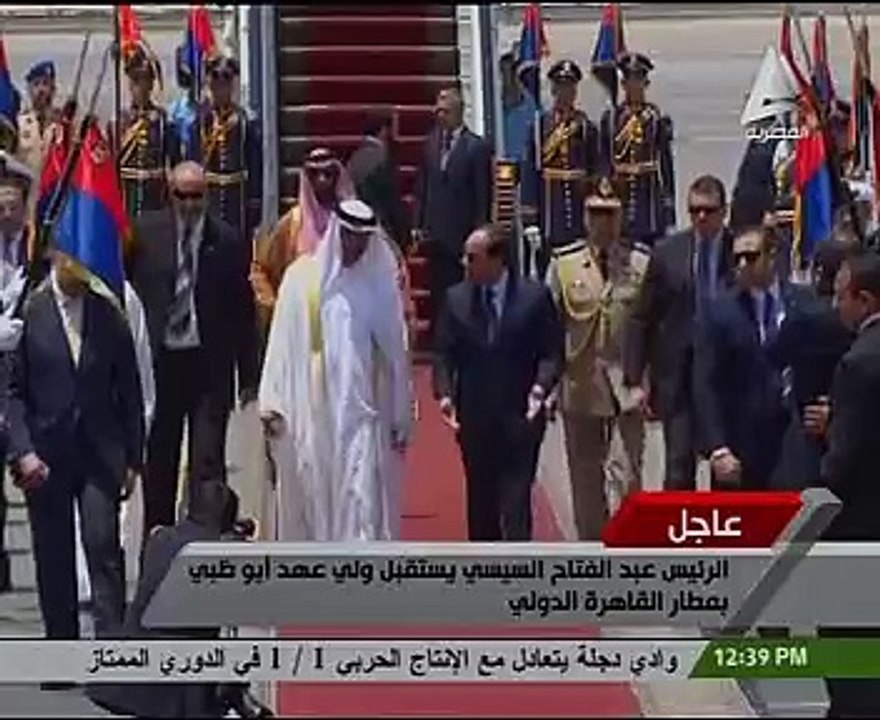 بالفيديو..ولى عهد أبو ظبى يصل القاهرة.. والسيسى يستقبله فى المطار