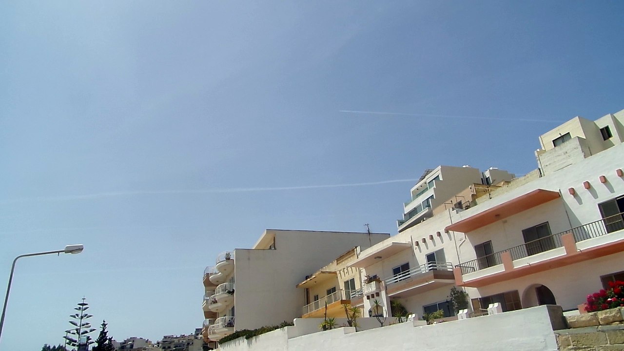 Chemtrails seen from Triq Etna
