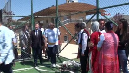 Elazığ'da Engelliler Vali ile Futbol Oynadı