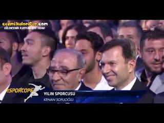 Kenan Sofuoğlu'nun Ödül Alırken Hakan Çalhanoğlu'nu Davet Etmesi