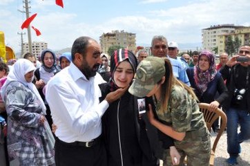 Şehidin Hamile Eşi: 'Beni Bırakıp Nereye Gidiyorsun' Diye Feryat Etti