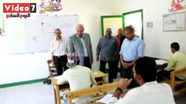 محافظ أسوان يتفقد سير امتحانات الدبلومات الفنية