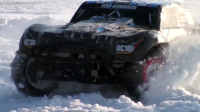 RC Cars BASHING In Snow - Short Course Truck - Team Associated ProSC 4x4