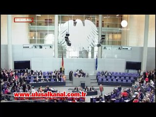 Johannes: Politikacıların bunu bilim insanlarına bırakması gerekir