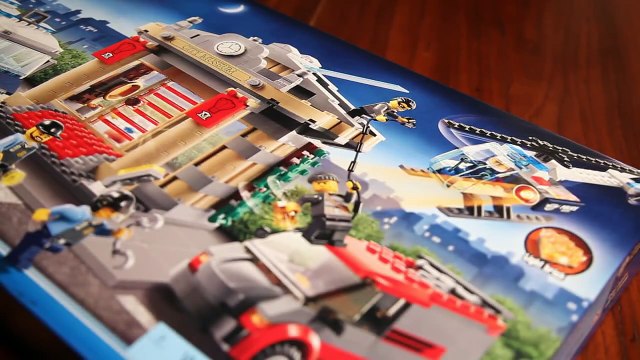 Lego City 60008 Museum Break-In Unboxing - Build - Review