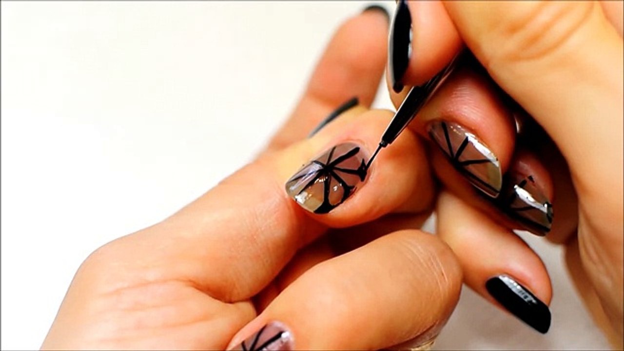 Nail_Art._Black_Nail_Design._Black_Flowers.