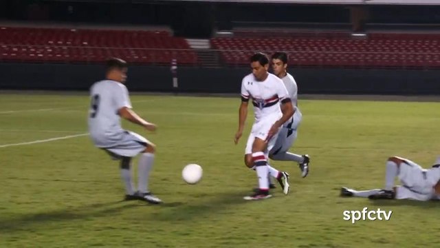 Gravação de comercial do novo uniforme do São Paulo tem dribles e brincadeiras dos jogadores
