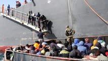 ناقلة نفط تنقذ 135 مهاجرا قبالة ليبيا