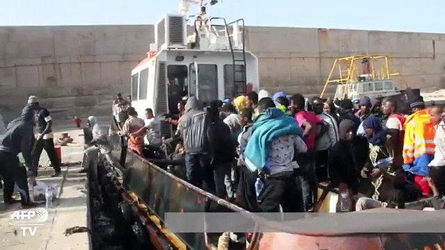 135 personas fueron rescatadas de naufragio de un barco de inmigrantes