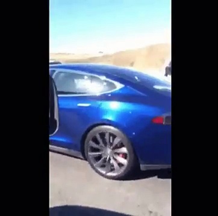 Inacreditável! video apanha condutor a dormir ao volante de um Tesla