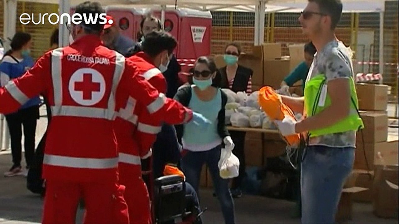Overcrowded fishing boat capsizes off Italian coast, 500 migrants rescued