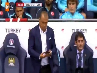 Fatih Terim'den 4. Hakeme Tarihi Ayar Ofsaytı Cep Telefonuyla Gösteriyor