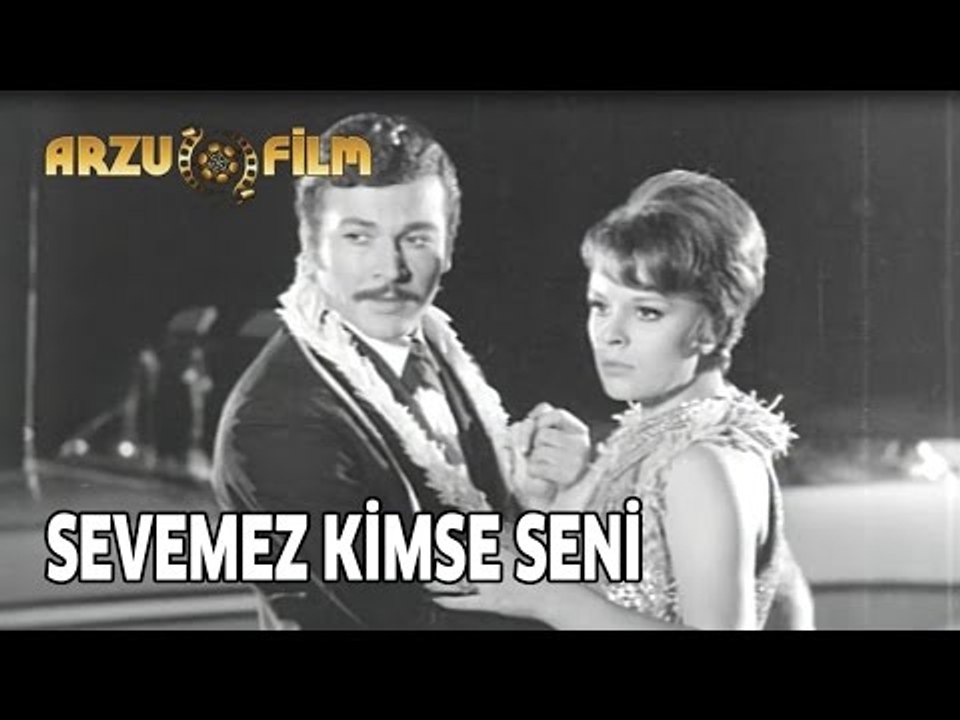 Sevemez Kimse Seni | Kartal Tibet & Hülya Koçyiğit - Siyah Beyaz Filmler