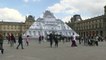 Louvre: la Pyramide terrain de jeu de JR