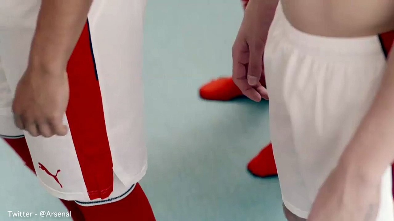 Arsenal FC unveil new first kit with the Ox,Ozil and Bellerin