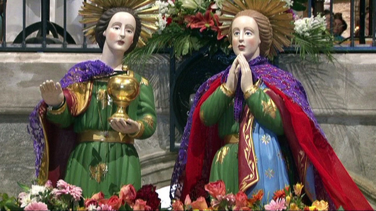 Pélerinage des Gitans aux Saintes Maries de la Mer Le 25 Mai 2016 Après la messe solennelle du matin, la "barque", avec