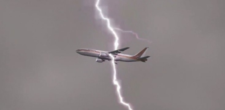 Amazing Airplane Struck By Lightning - Then What Happens ?