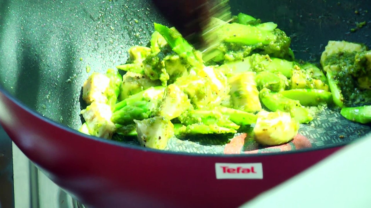 ตีท้ายครัว |   ศรีริต้า  เจนเซ่น   13 มี ค 59  |  ตอนที่ 2/4