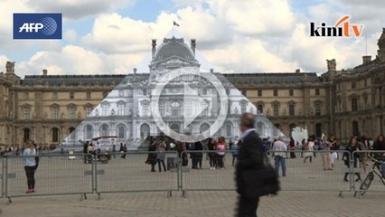 Piramid Muzium Louvre 'hilang'