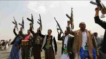 Rebeldes hutíes protestan en Yemen mientras continúan las negociaciones de paz