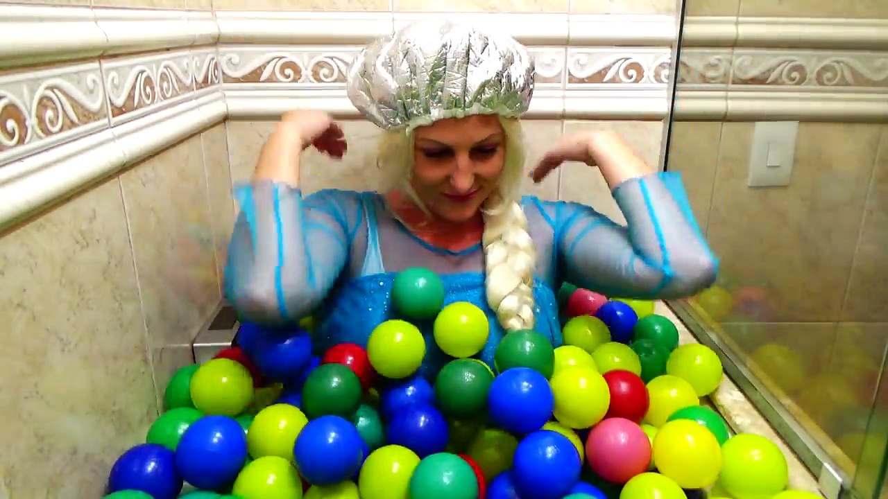 Spiderman Bath Time with Frozen Elsa, Hulk, Joker & Pink Spidergirl - Superheroes Movie In Real Life
