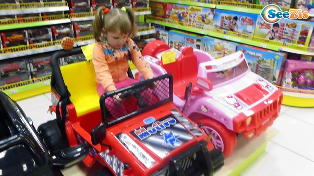 Кукла Барби и Девочка Ника. Шоппинг в магазине игрушек. Barbie Doll. Tiki Taki Nika