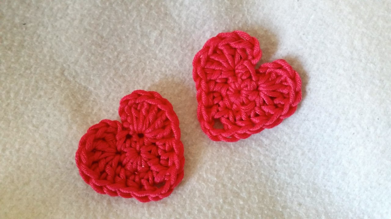 How to crochet a heart - easy tutorial heart for beginners by berlincrochet