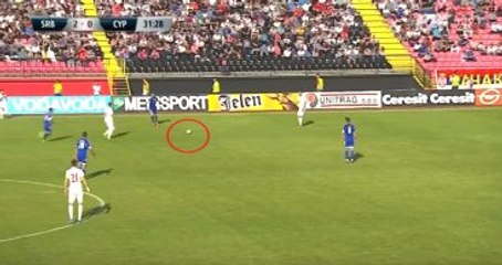Ceza Sahası Dışından Kendi Kalecisini Avladı!