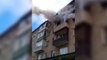 Une famille piégée par les flammes saute par la fenetre de l'immeuble
