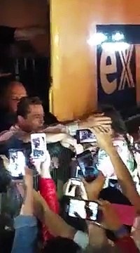 Brad Pitt sauve une petite fille lors d'un tournage