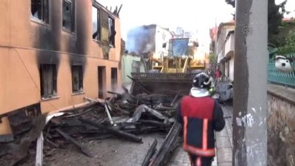 Kerpiç Bir Evde Çıkan Yangında, 5 Ev Kullanılamaz Hale Geldi