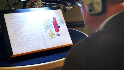 Winnie-the-Pooh meets the Queen and Prince George