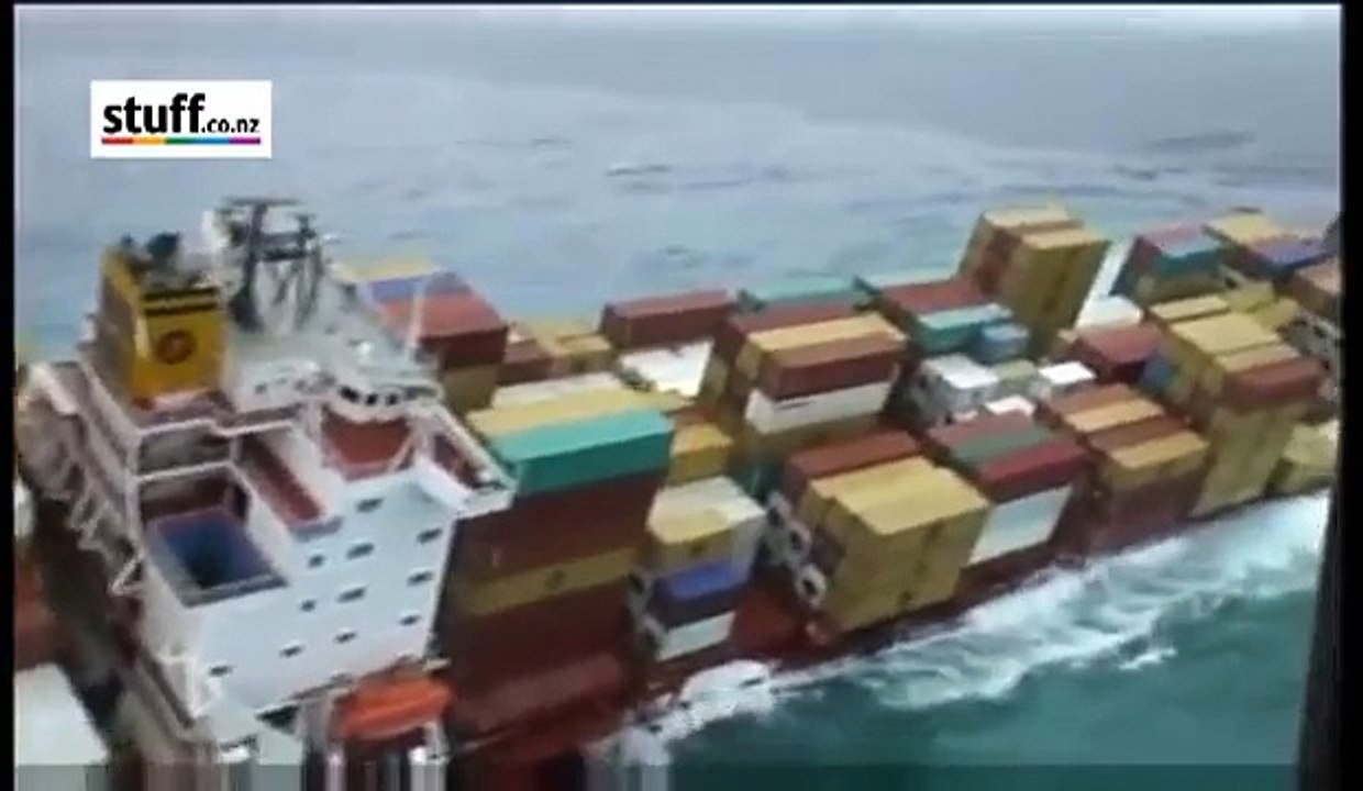 Container Ship Rena sinking - Dramatic Footage