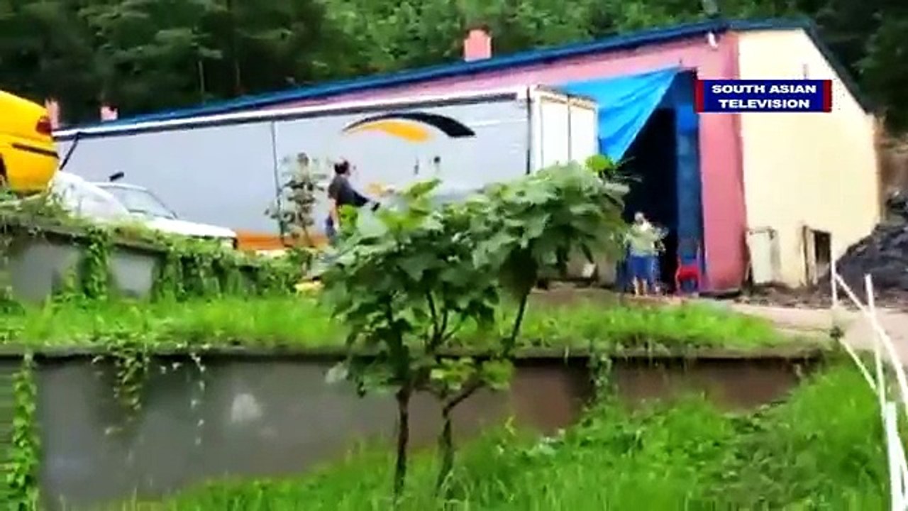 Massive landslide caught on camera,