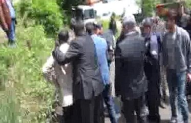 Grevdeki madencileri ziyaret etmek isteyen CHP heyetine polis engeli