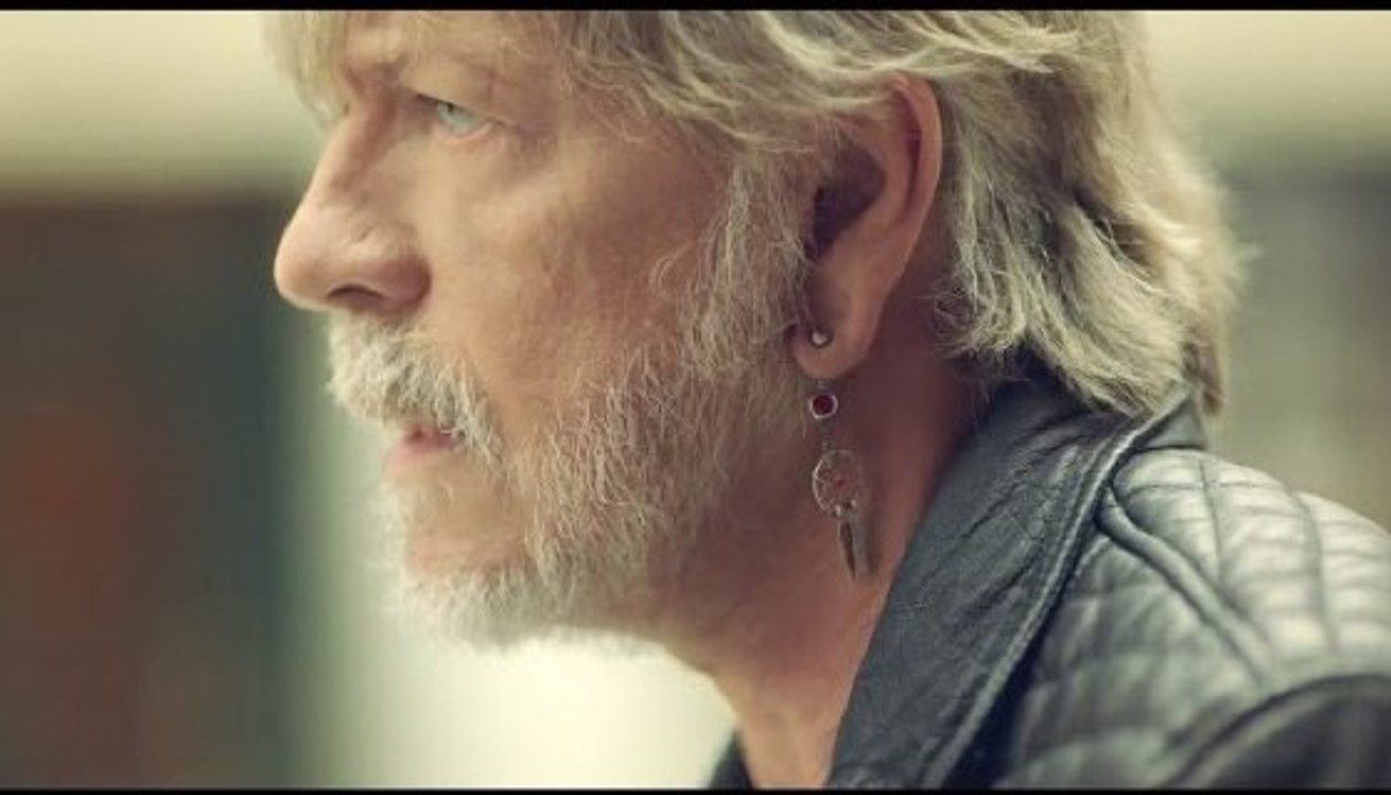 Renaud – J’ai embrassé un flic (Clip Officiel)