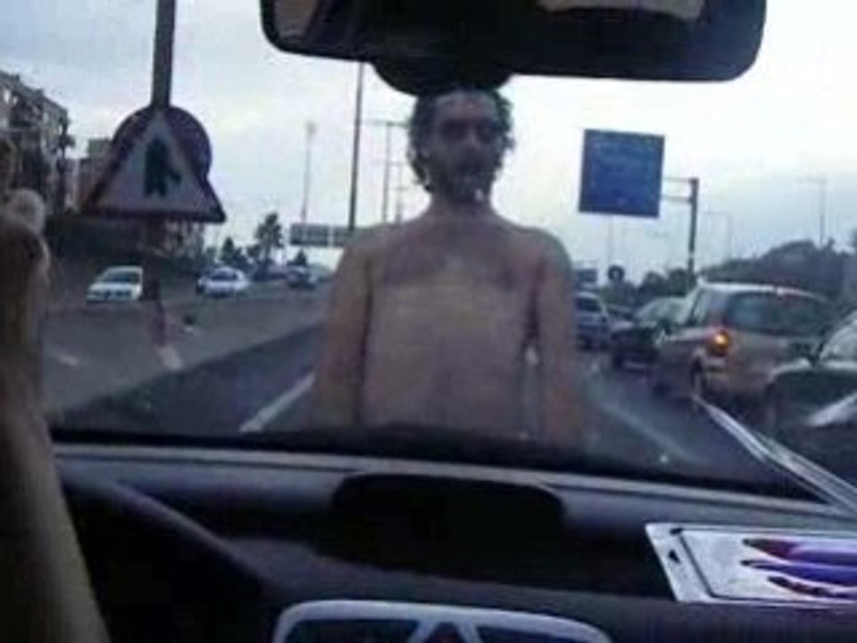 Autoroute d'Ocata - Un homme danse